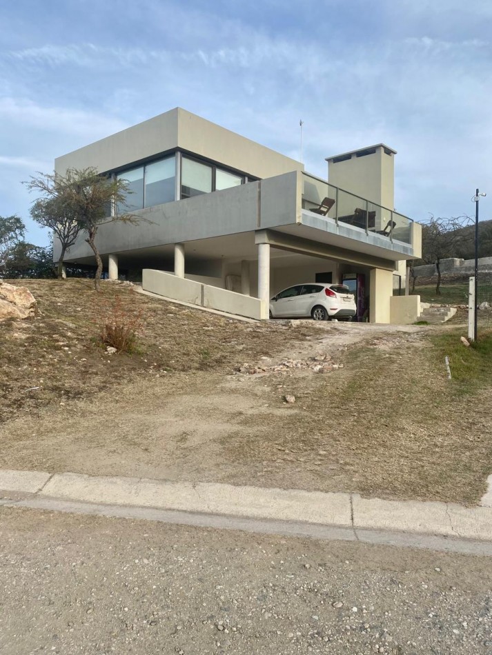 VENTA HERMOSA CASA EN BARRIO CERRADO TIERRA ALTA COMARCA SERRANA