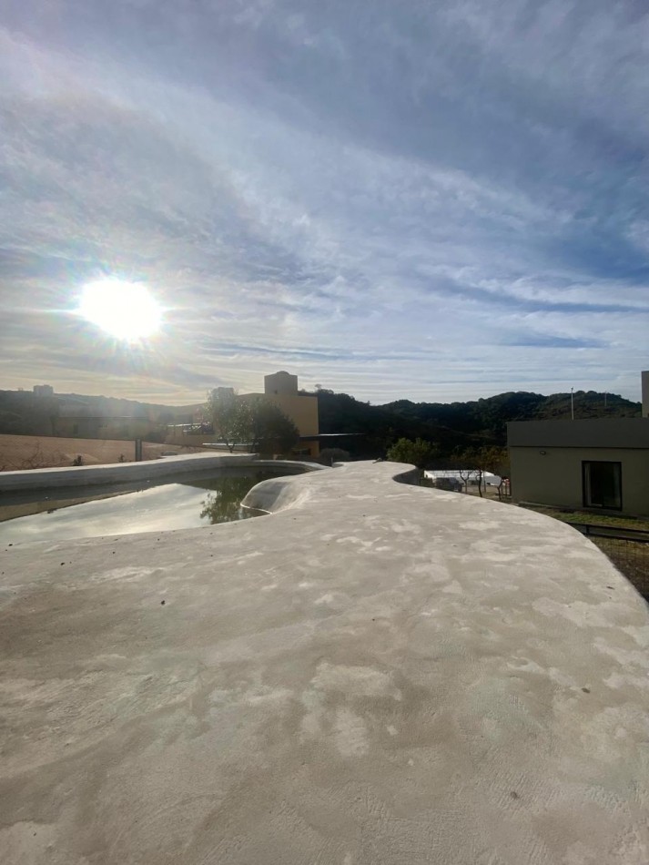 VENTA HERMOSA CASA EN BARRIO CERRADO TIERRA ALTA COMARCA SERRANA