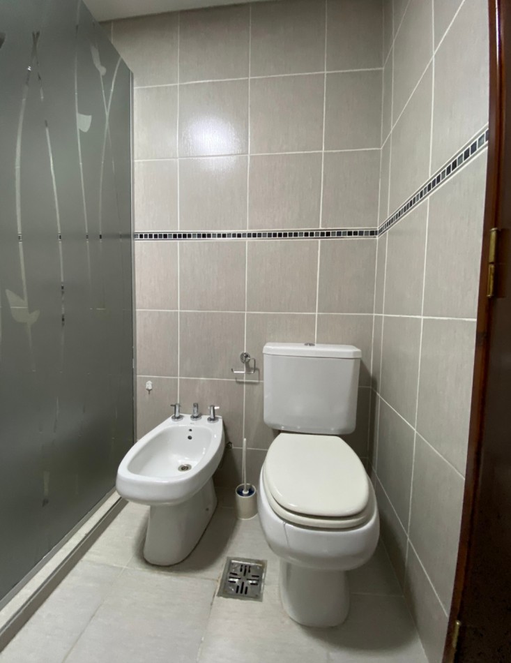 VENTA DPTO 1 DORMITORIO Y COCHERA CENTRO VILLA CARLOS PAZ !!!