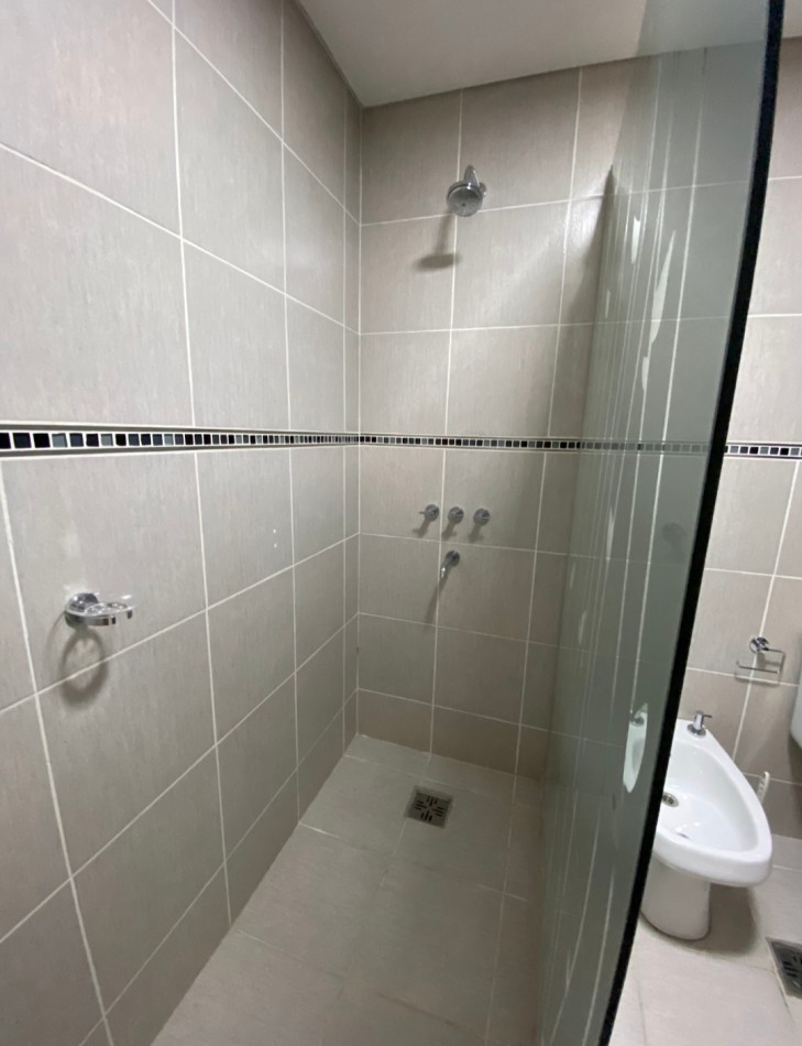 VENTA DPTO 1 DORMITORIO Y COCHERA CENTRO VILLA CARLOS PAZ !!!