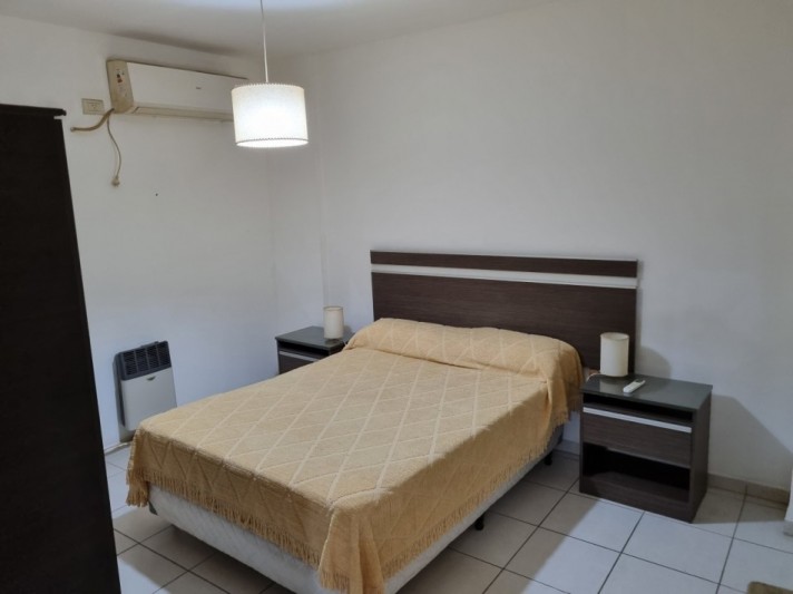 VENTA DPTO 1 DORMITORIO Y COCHERA AMOBLADO CENTRO VILLA CARLOS PAZ !!!!
